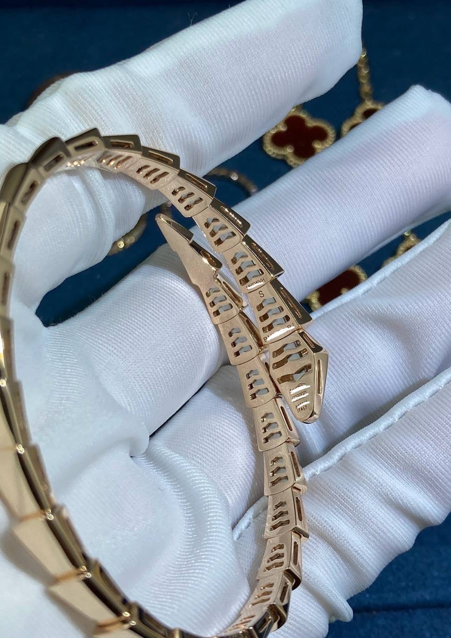 Serpenti bracelet with diamonds