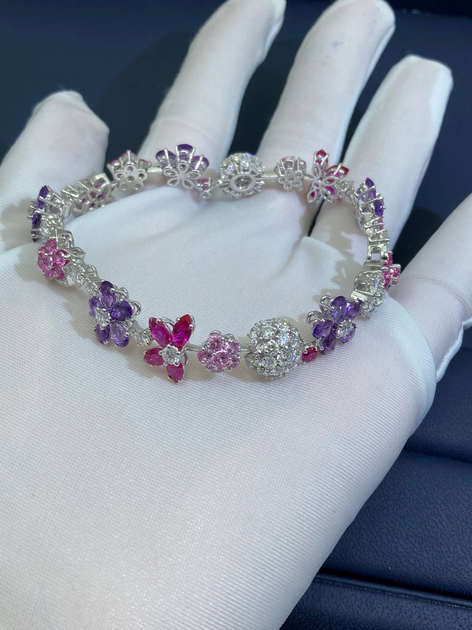 VC high jewelry bracelet with sapphires