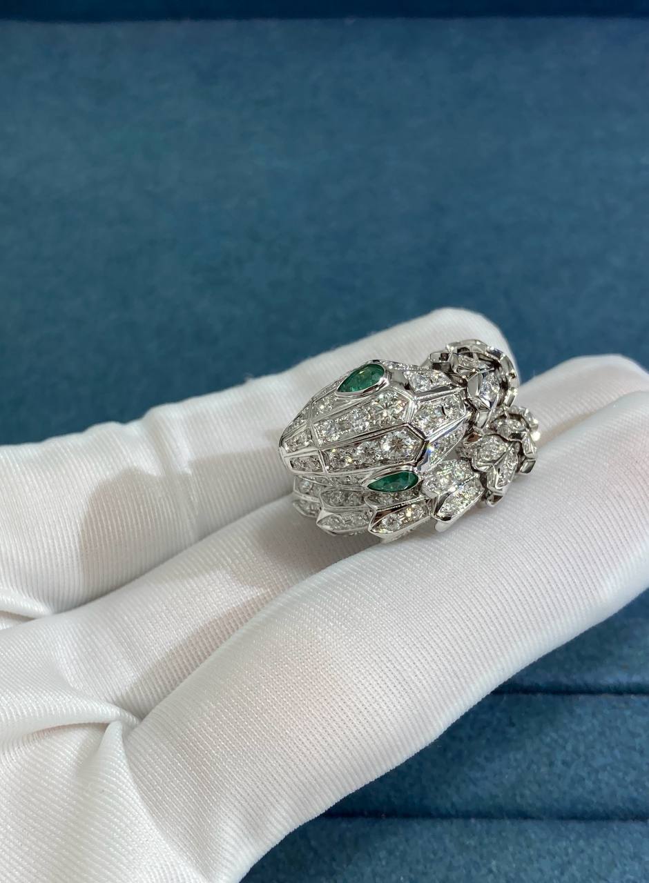 Serpenti full pave diamond ring with emeralds