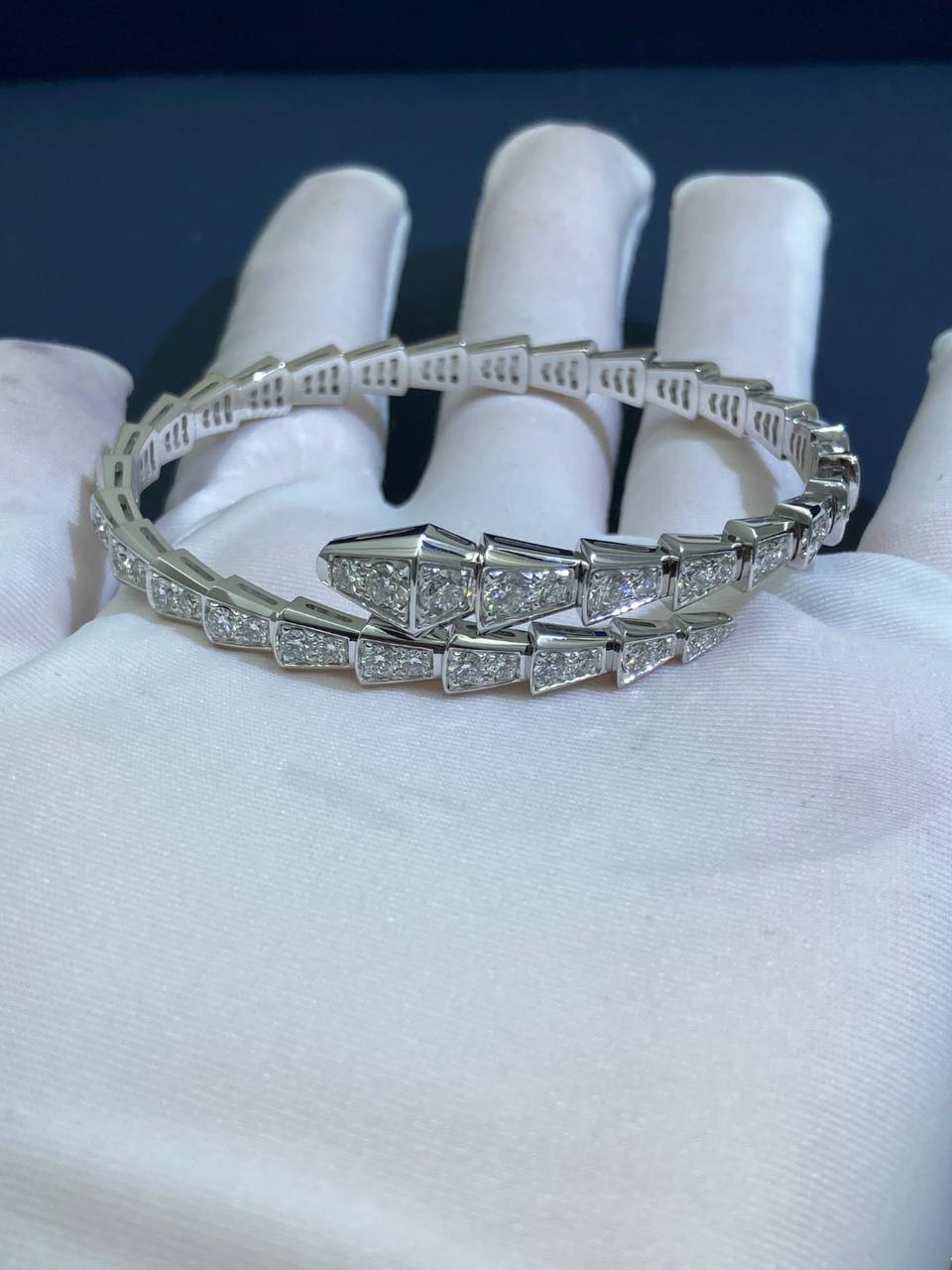 Serpenti full pave diamond bracelet, Classic model