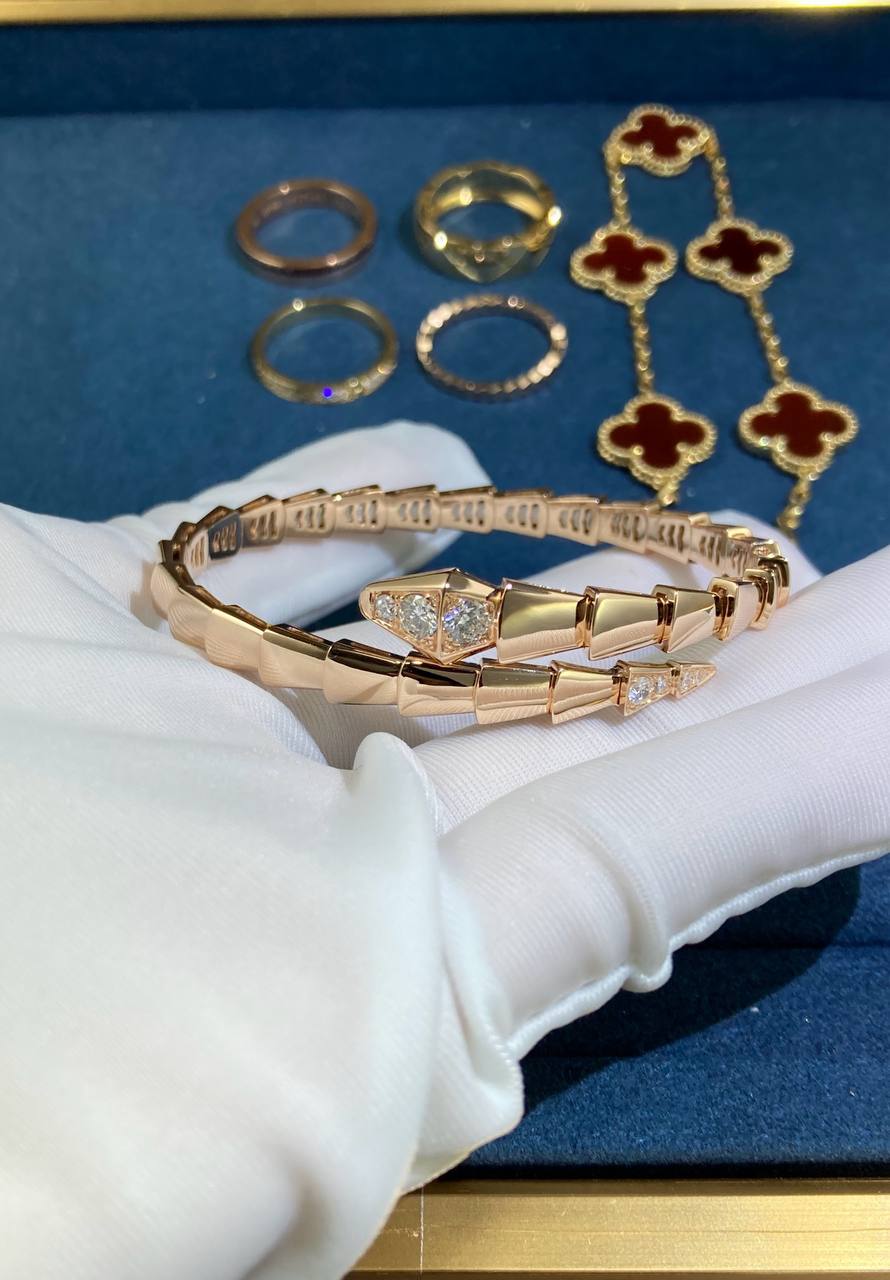 Serpenti bracelet with diamonds