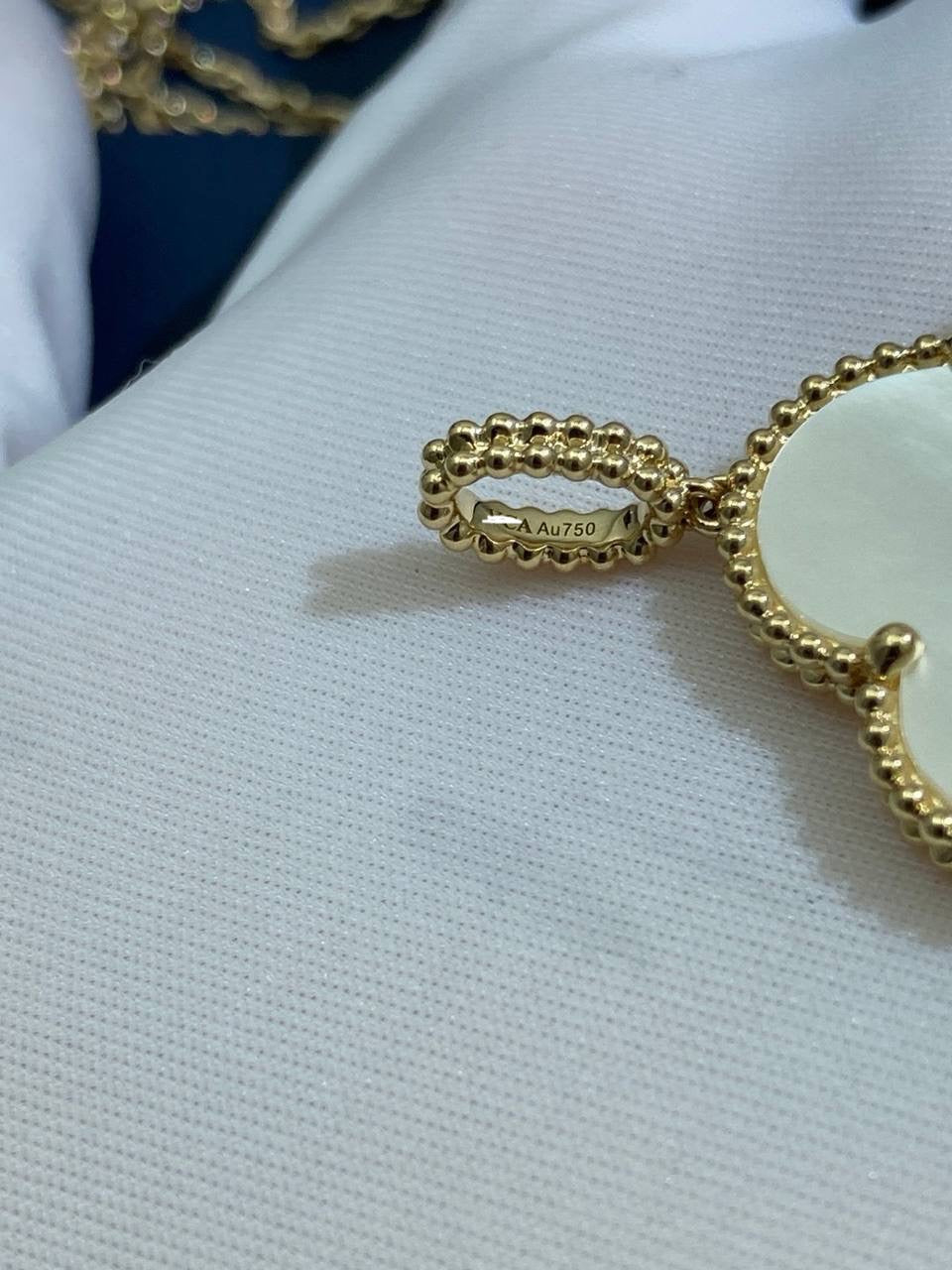 VC Mother-of-Pearl pendant, Large model