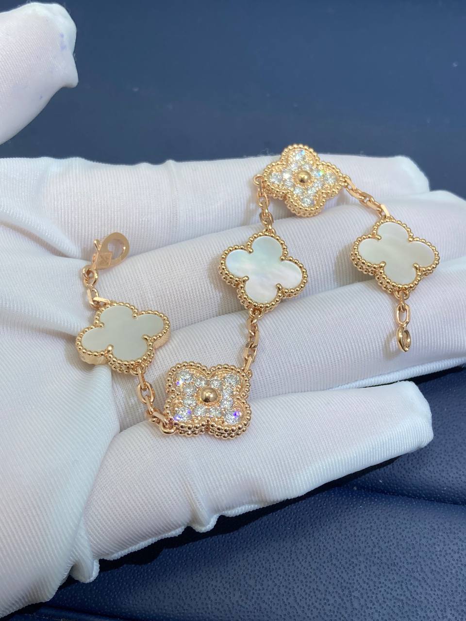 VC Mother-of-Pearl bracelet with diamonds