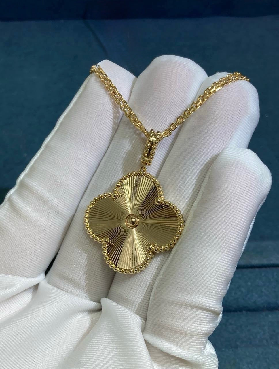 VC Guilloche pendant, Large model