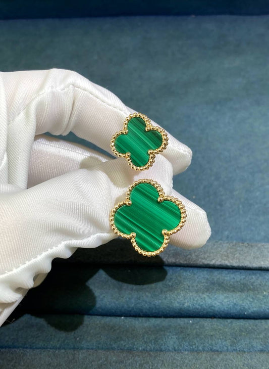 VC between the finger Malachite ring