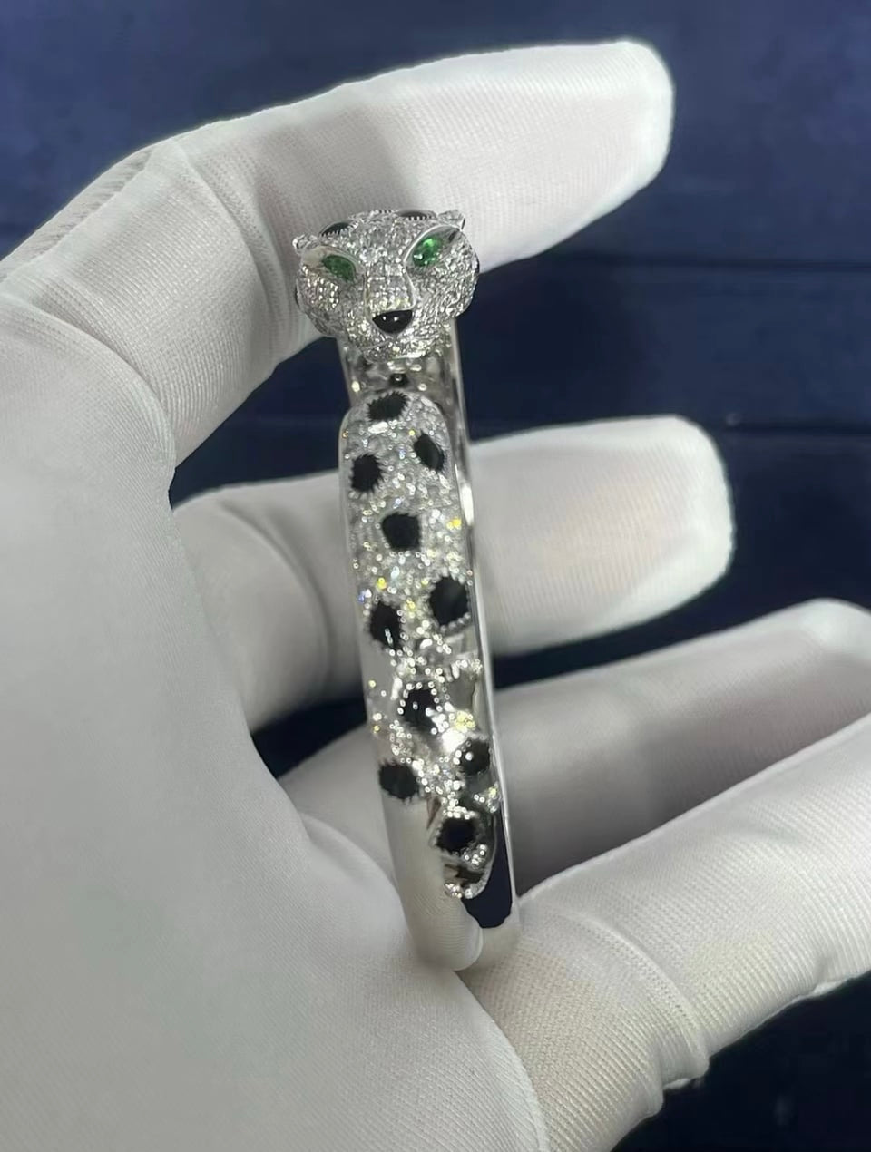 Panther half-pave diamond bracelet, Medium model