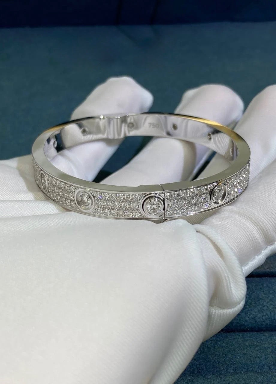 Bracelet Love entièrement pavé de diamants