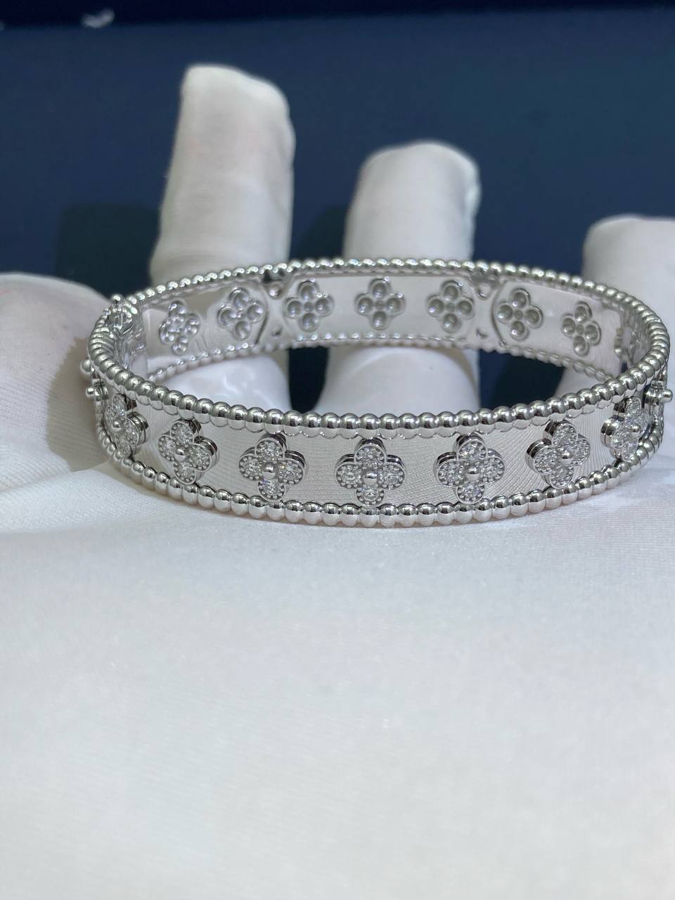 VC bracelet with diamonds, Medium model