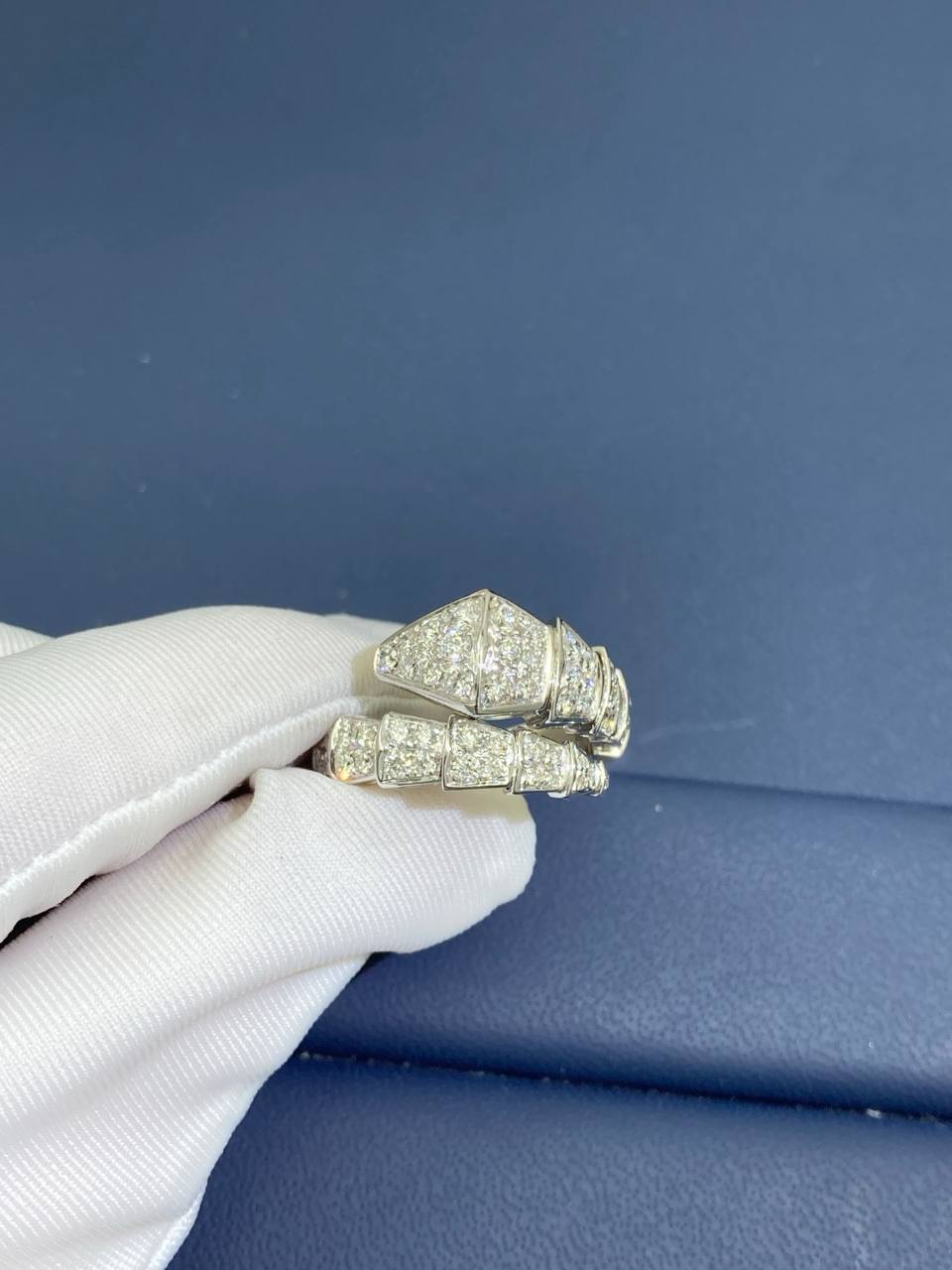 Serpenti full pave diamond ring, Large model