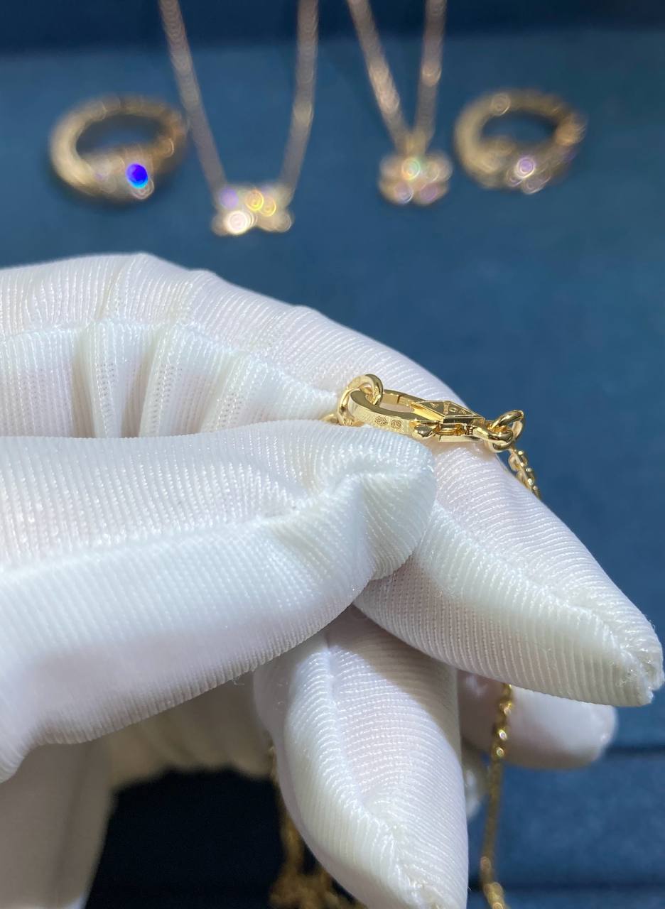 VC pendant with diamonds