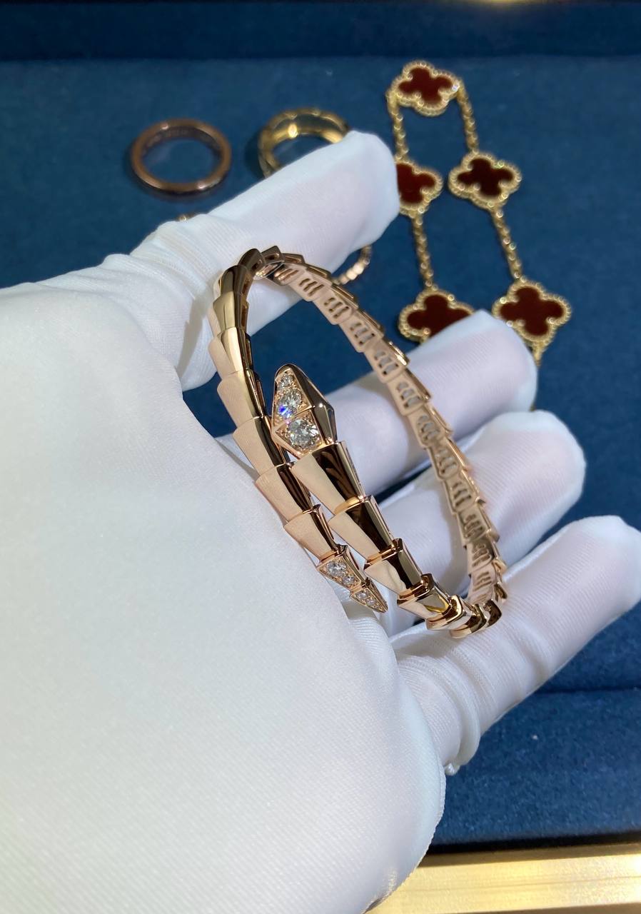 Serpenti bracelet with diamonds