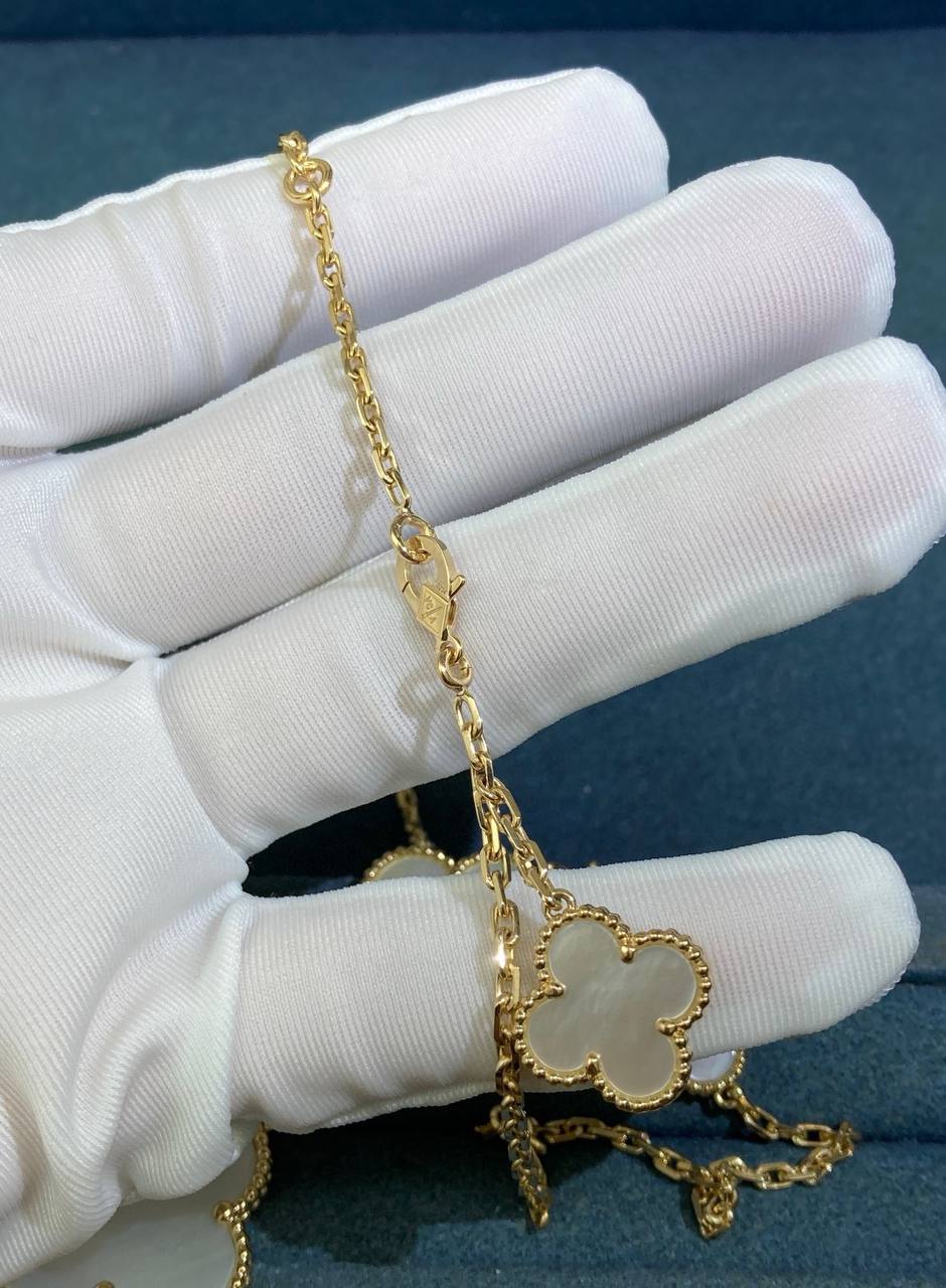 VC 6 motif Mother-of-Pearl necklace