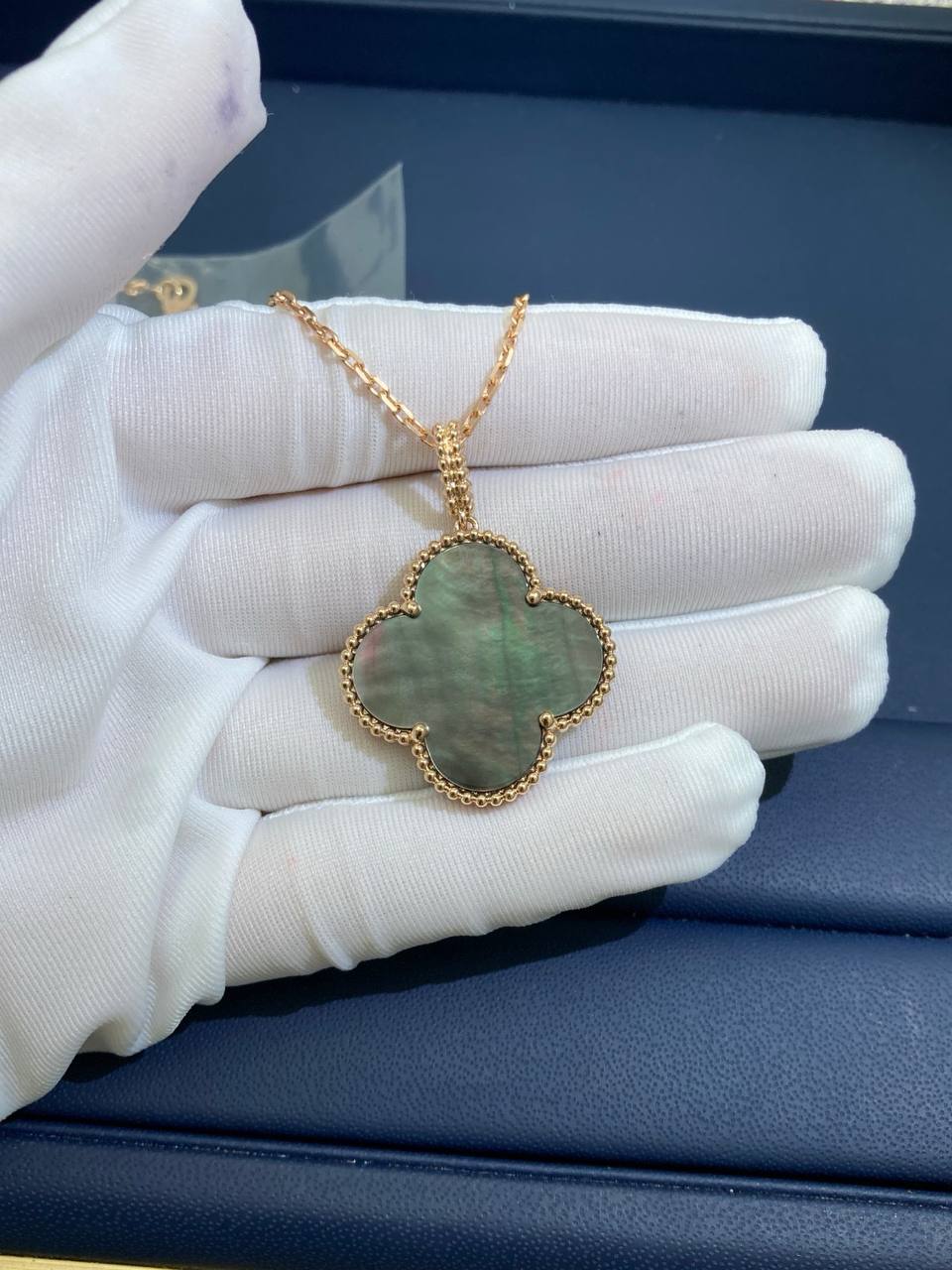 VC grey Mother-of-Pearl pendant, Large model