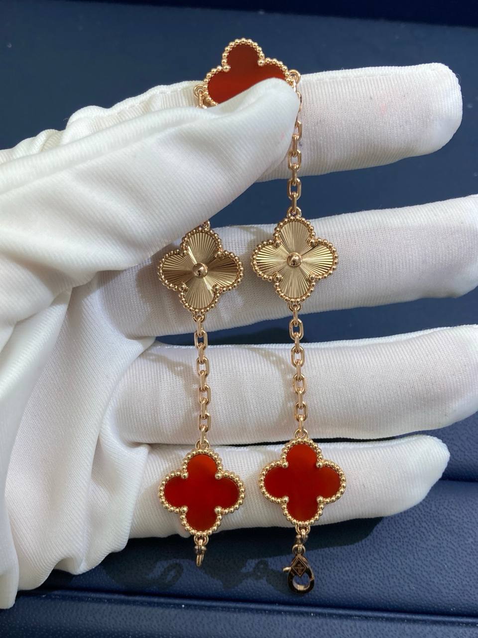 VC Guilloche bracelet with Carnelian