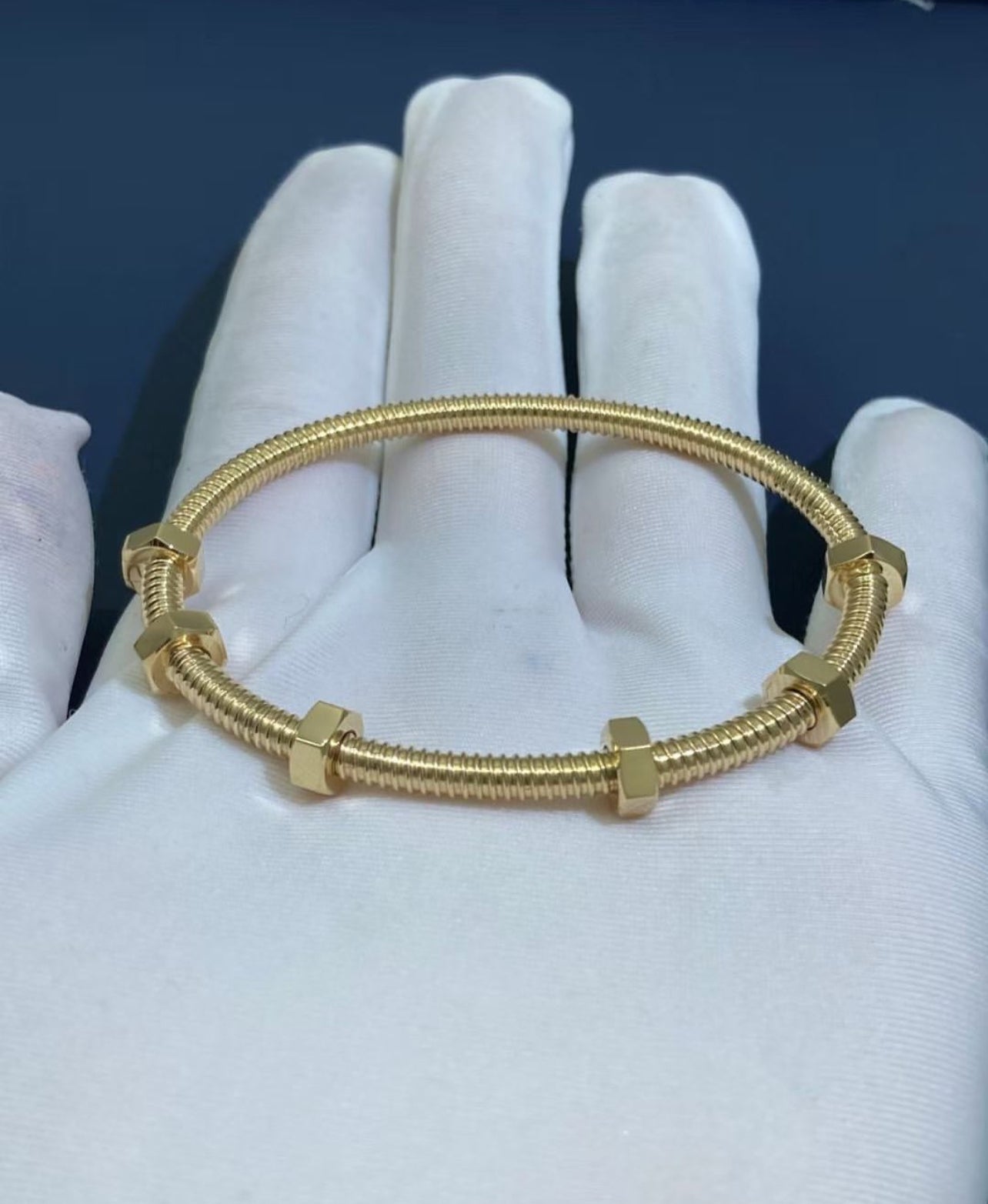Screw bracelet