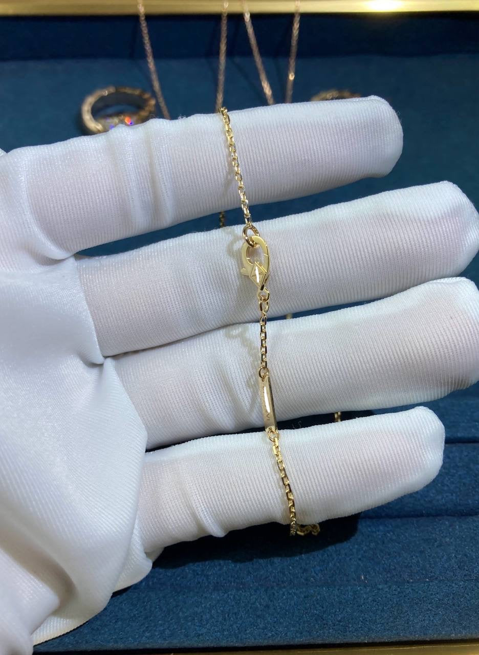 VC pendant with diamonds