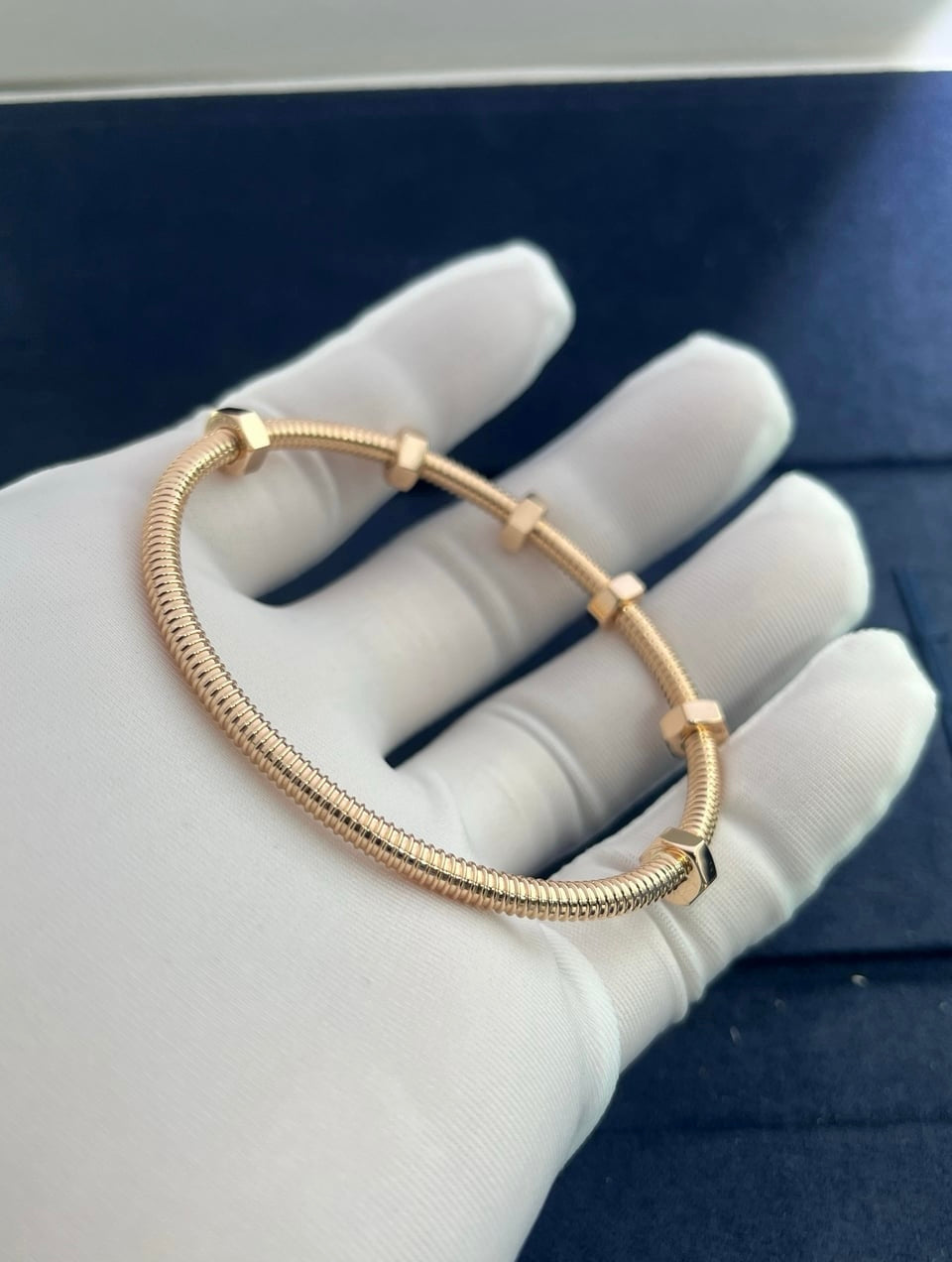 Screw bracelet