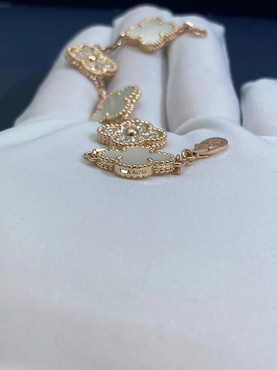 VC Mother-of-Pearl bracelet with diamonds