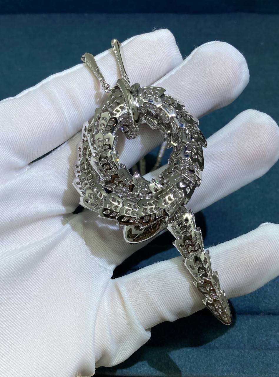 Serpenti full pave diamond pendant, Large model