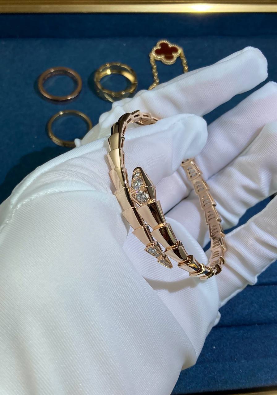 Serpenti bracelet with diamonds