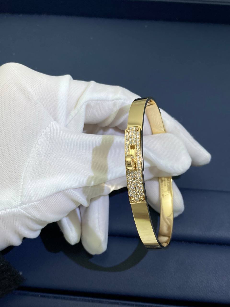 HRMS bracelet with diamonds