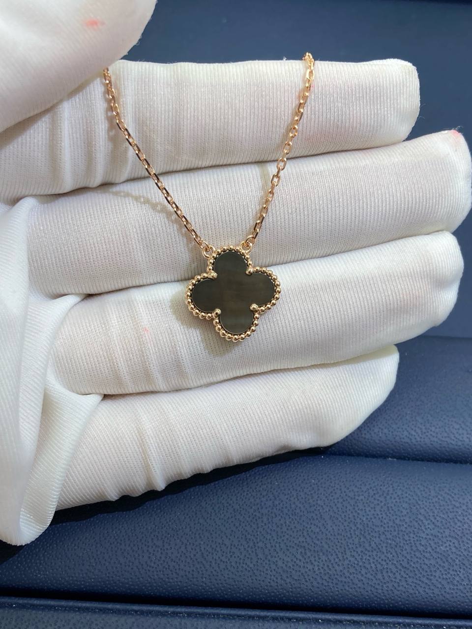 VC grey Mother-of-Pearl pendant