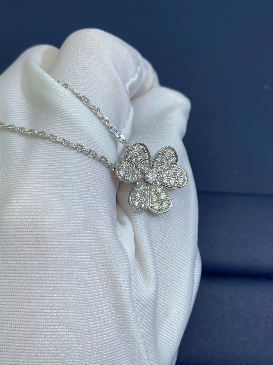 VC Floral full pave pendant, Small model