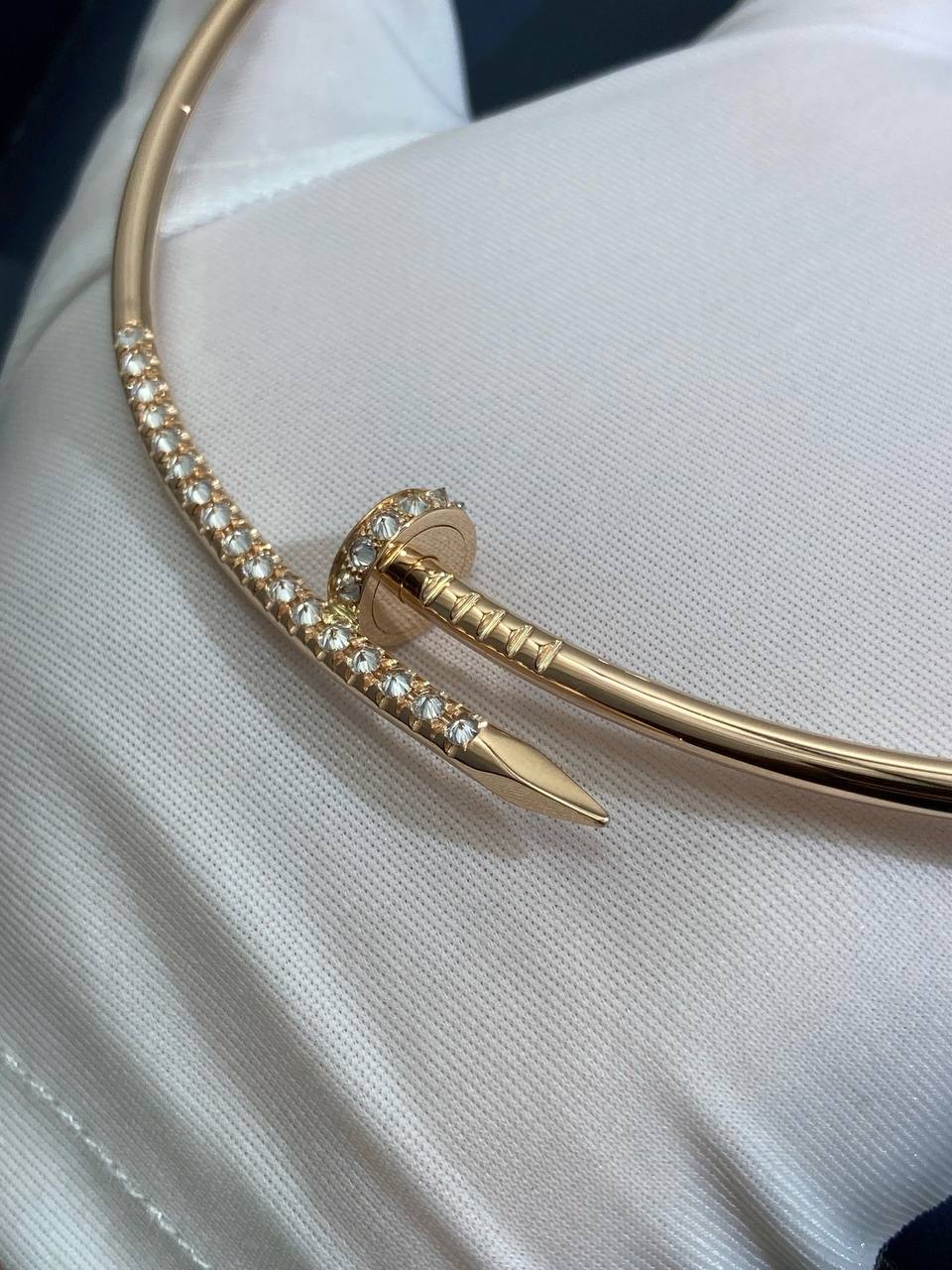 Nail reverse-set diamond necklace Small model
