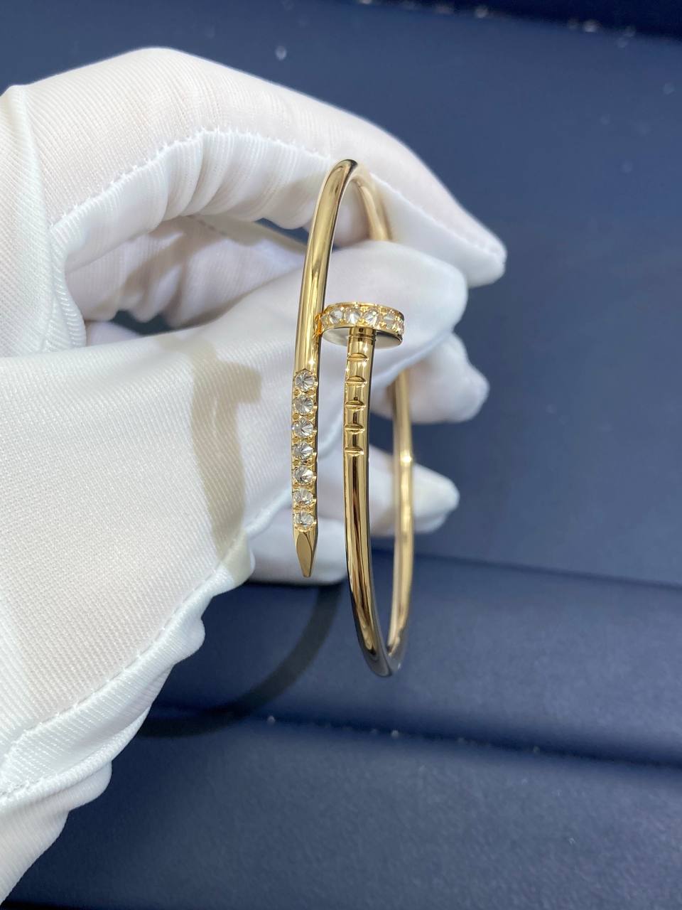 Nail reverse-set diamond bracelet, Small model