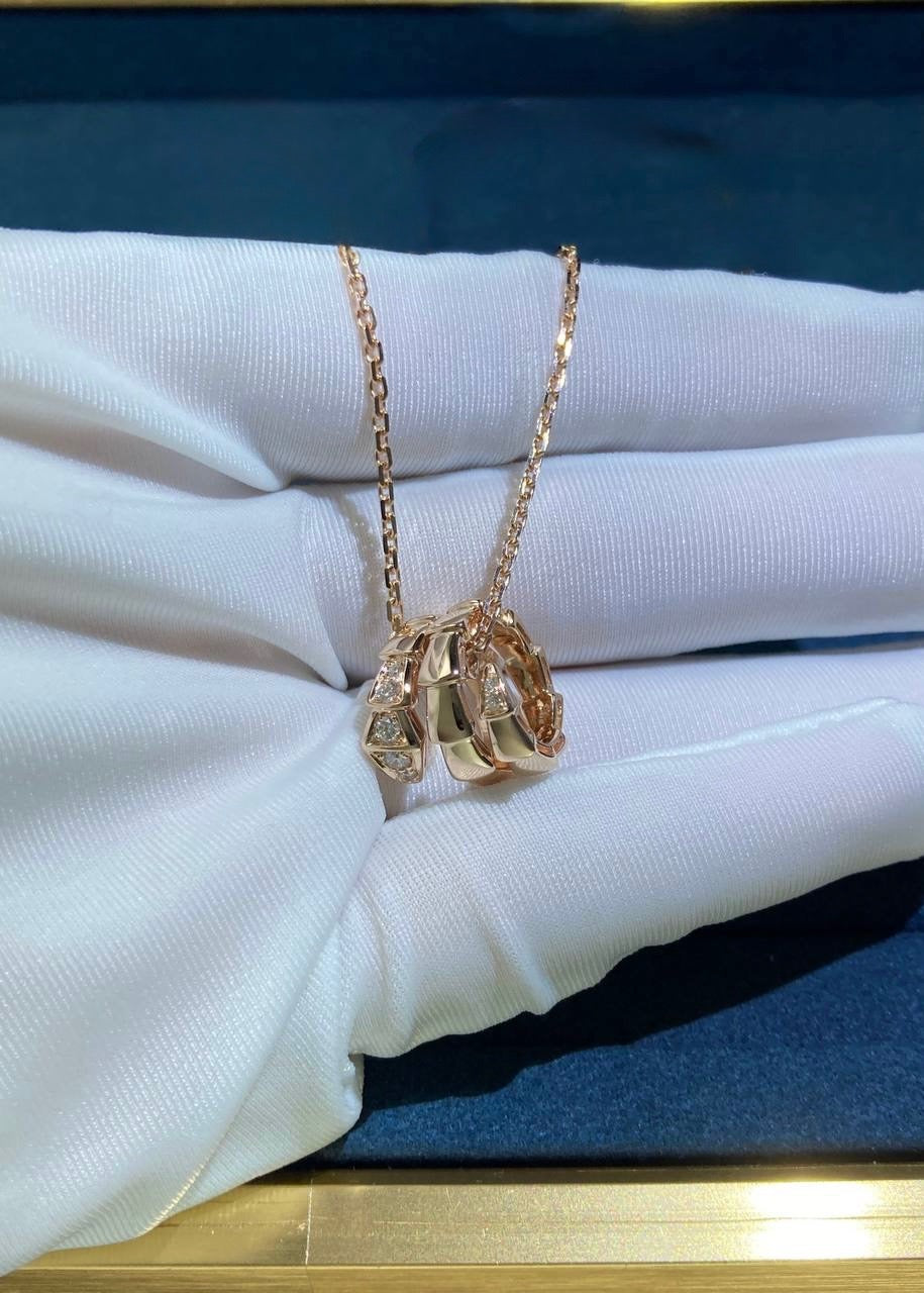 Serpenti pendant with diamonds