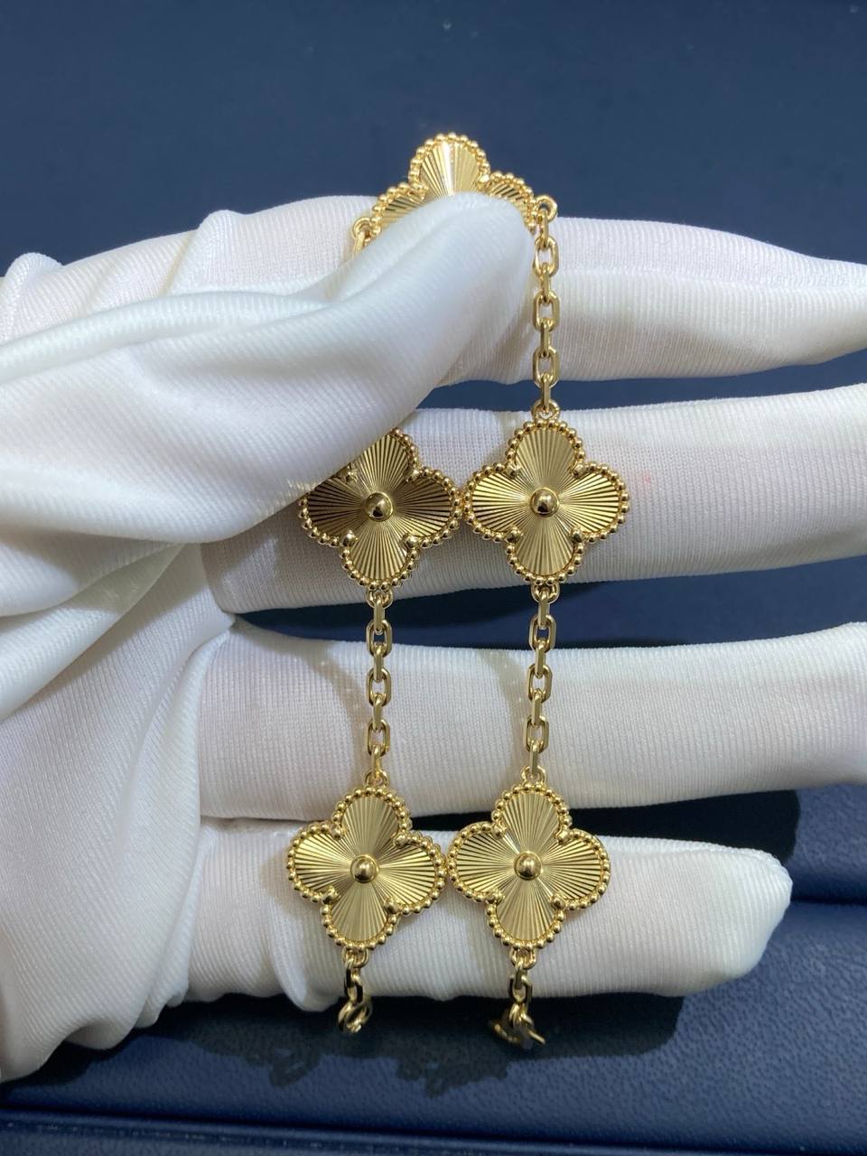 VC Guilloche bracelet