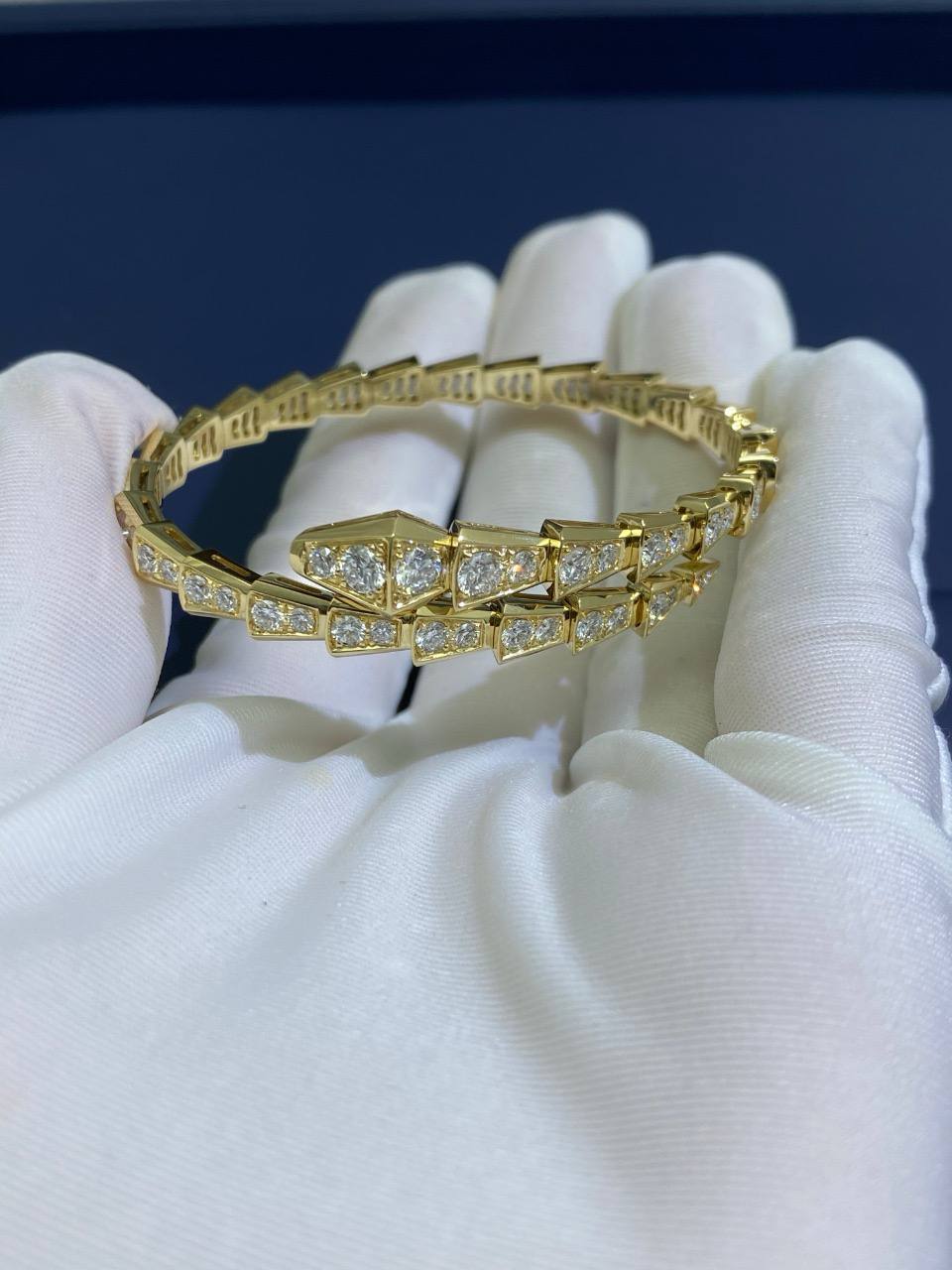 Serpenti full pave diamond bracelet, Classic model
