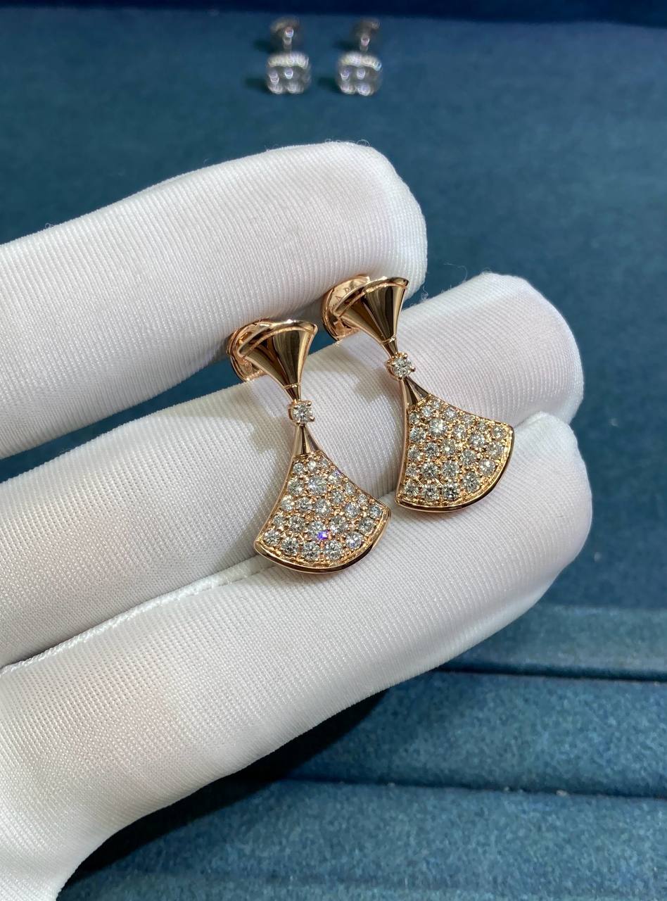 Diva earrings with diamonds