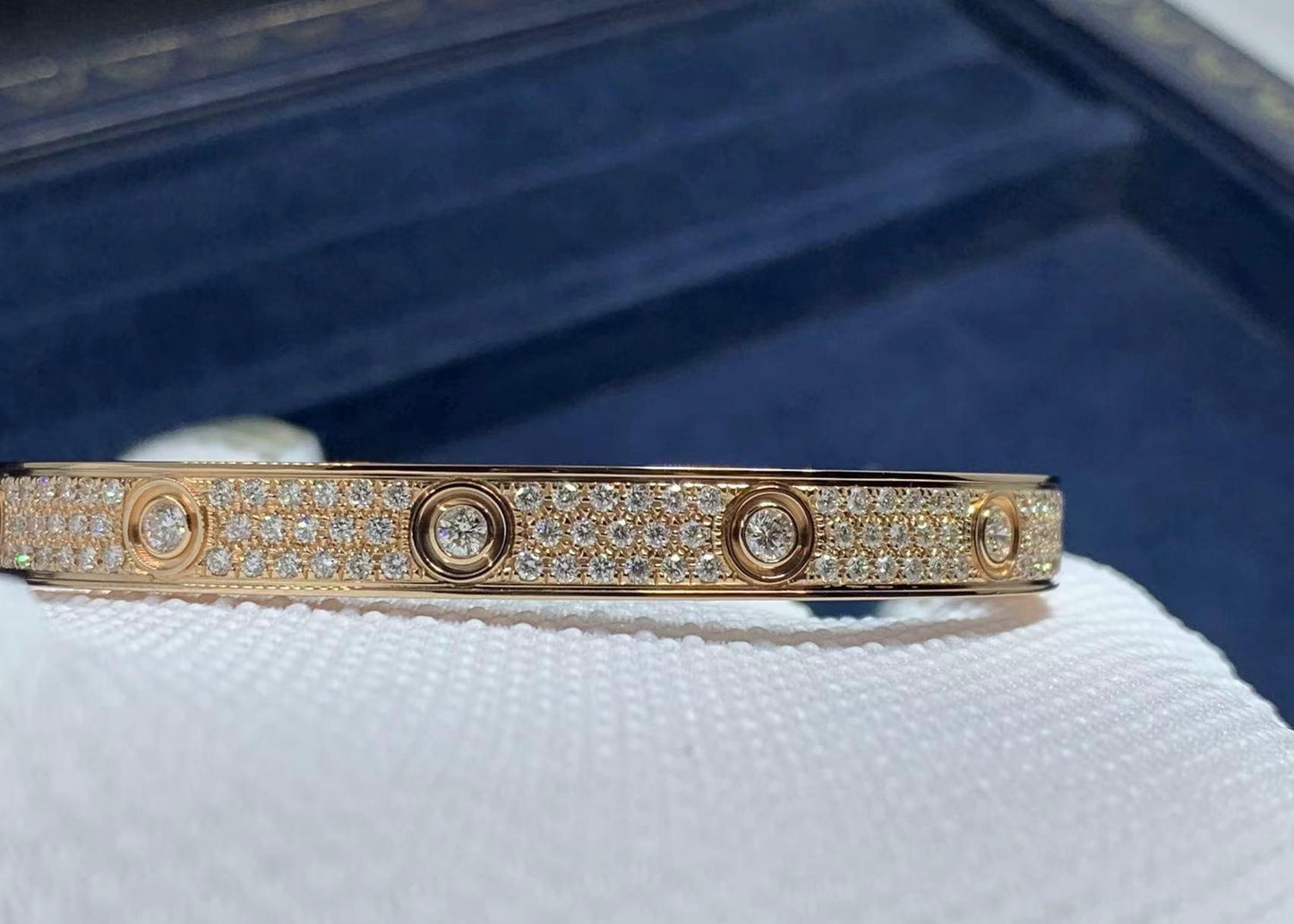 Bracelet Love entièrement pavé de diamants