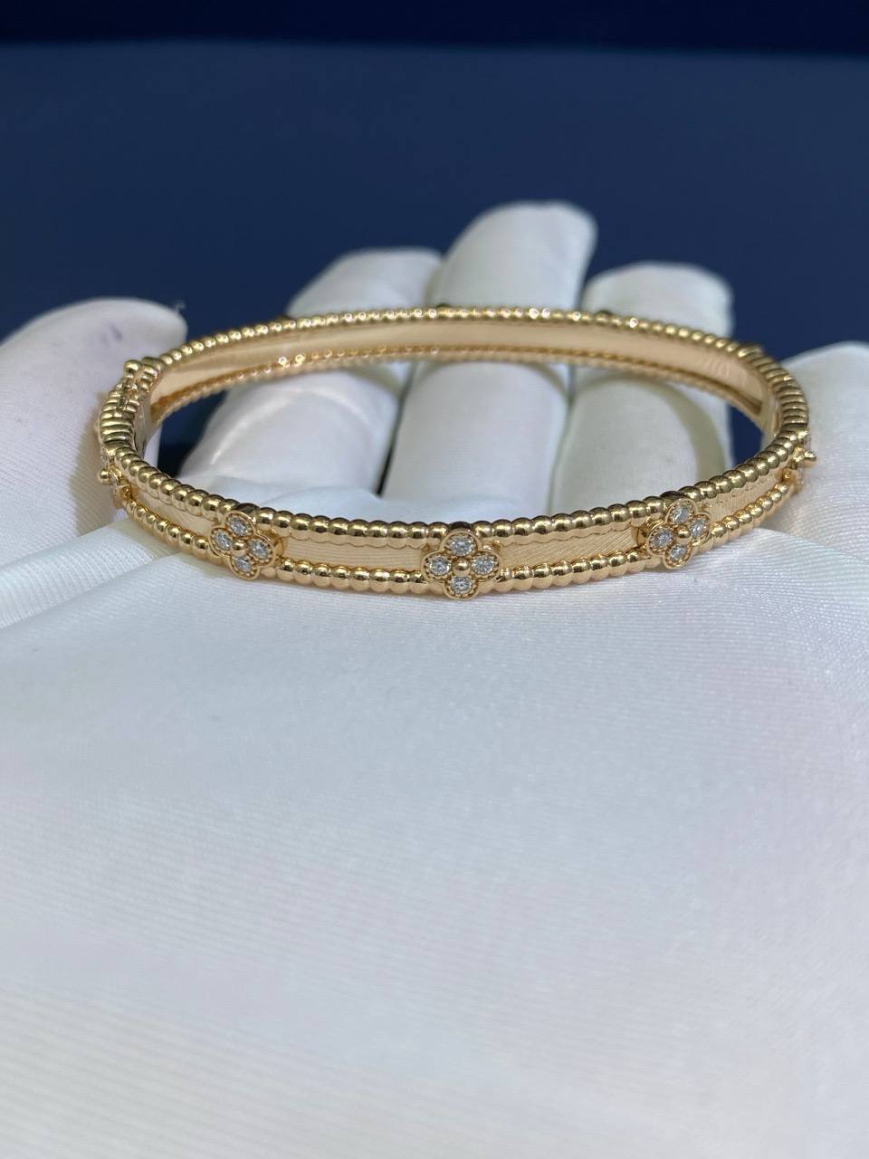 VC floral bracelet with diamonds
