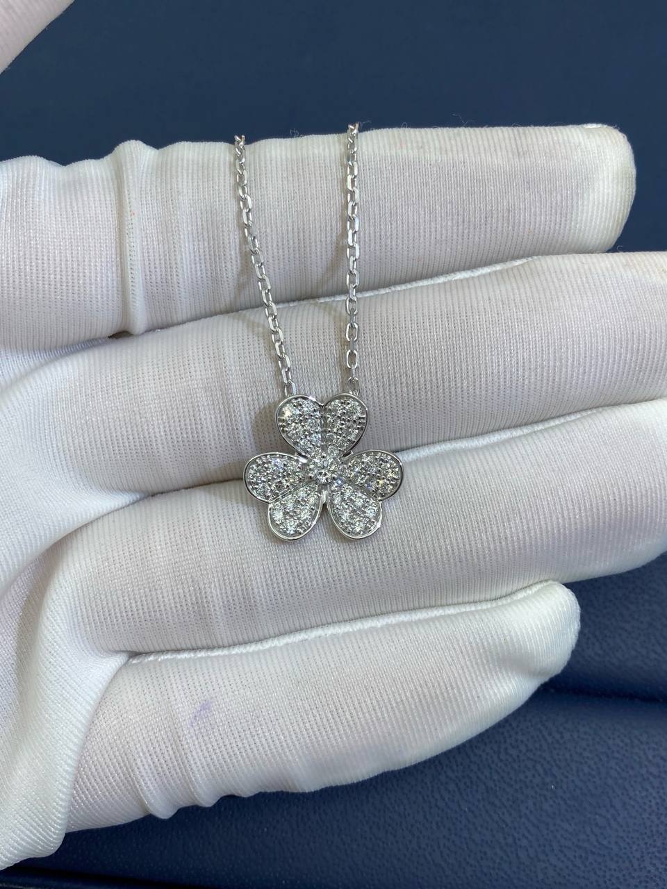 VC Floral full pave pendant, Small model