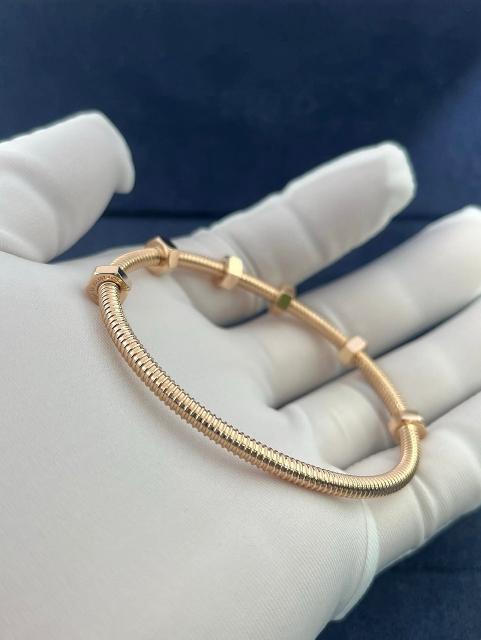 Screw bracelet