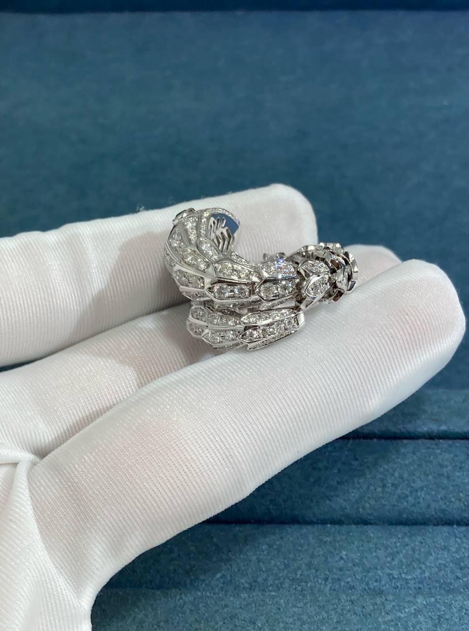 Serpenti full pave diamond ring with emeralds
