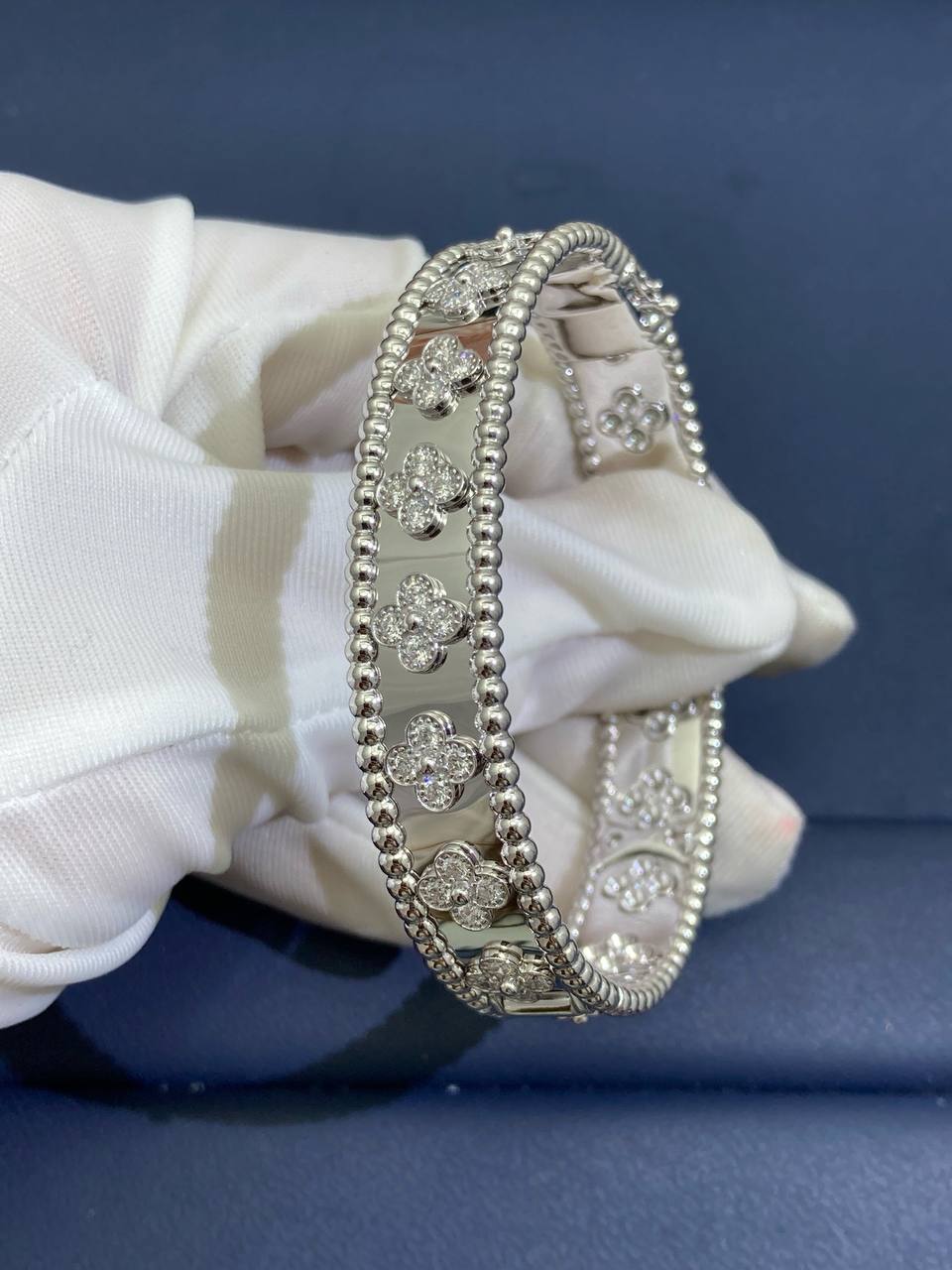 VC bracelet with diamonds, Medium model