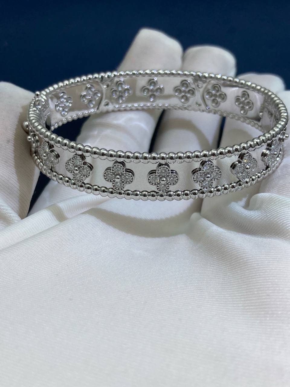 VC bracelet with diamonds, Medium model
