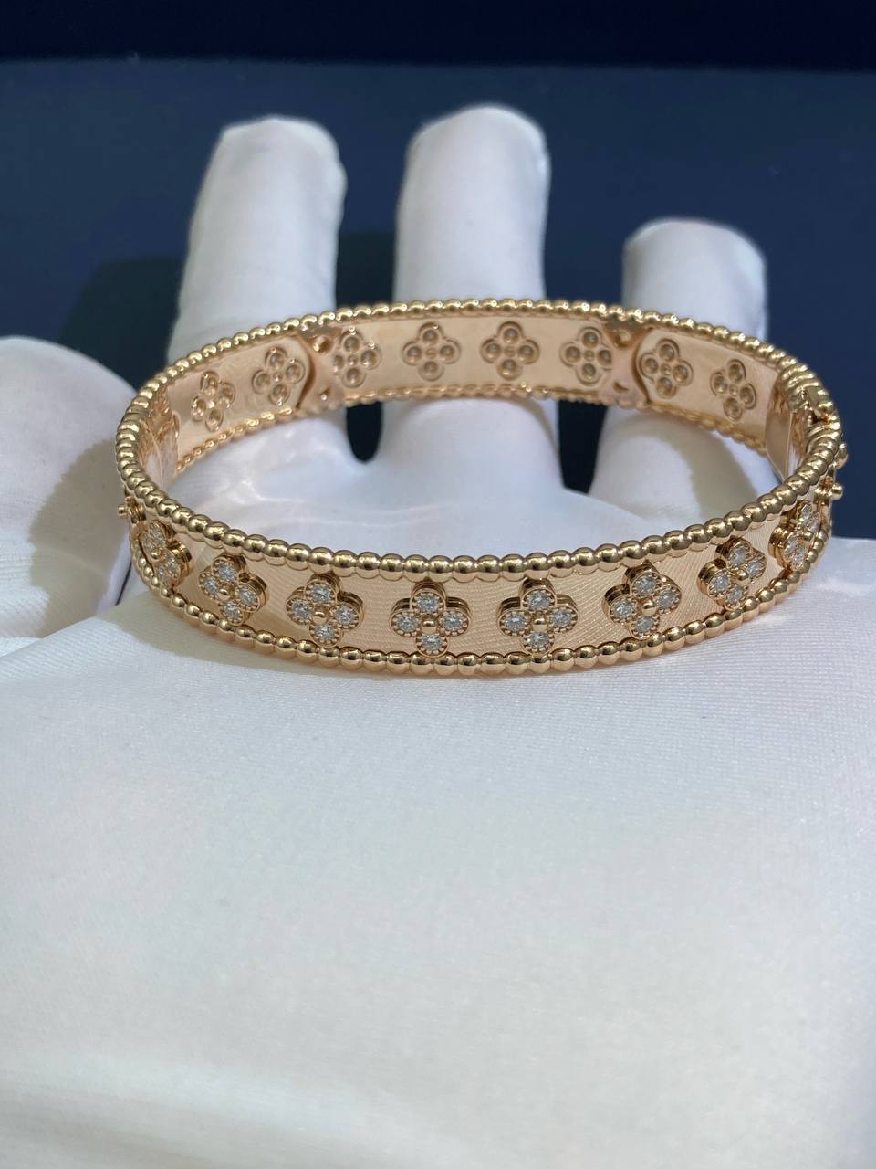 VC bracelet with diamonds, Medium model