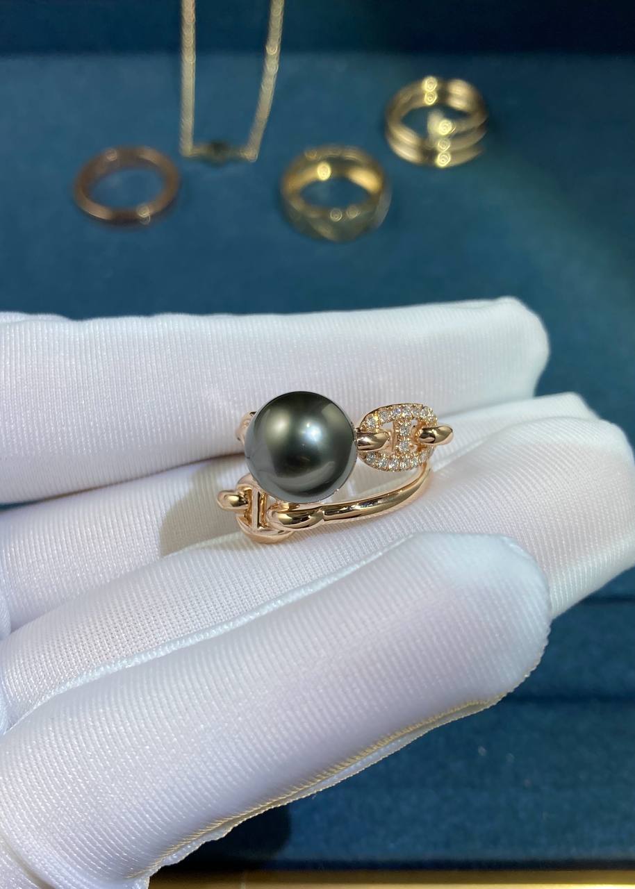 HRMS pearl ring with diamonds