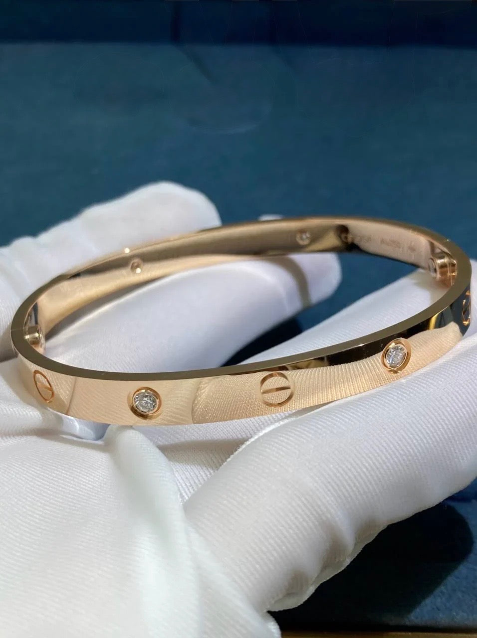 Love bracelet with 4 diamonds, Classic model