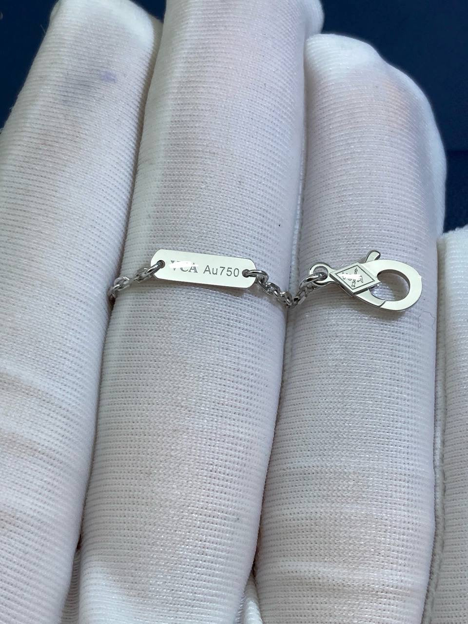 VC Guilloche pendant