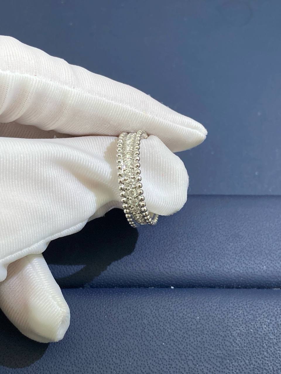 VC one-row diamond ring
