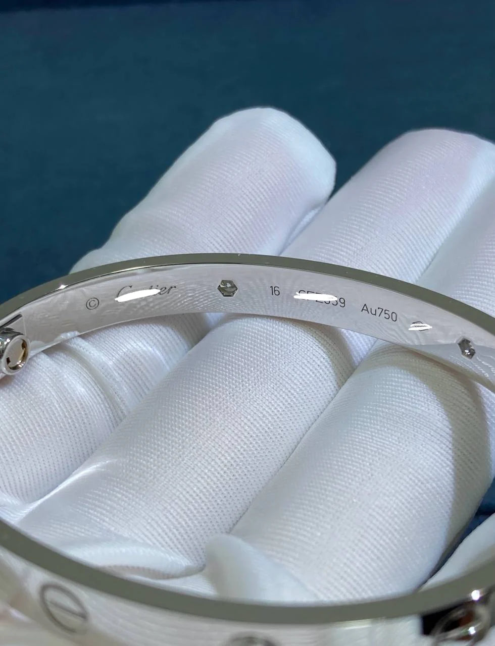 Love bracelet with 4 diamonds, Classic model