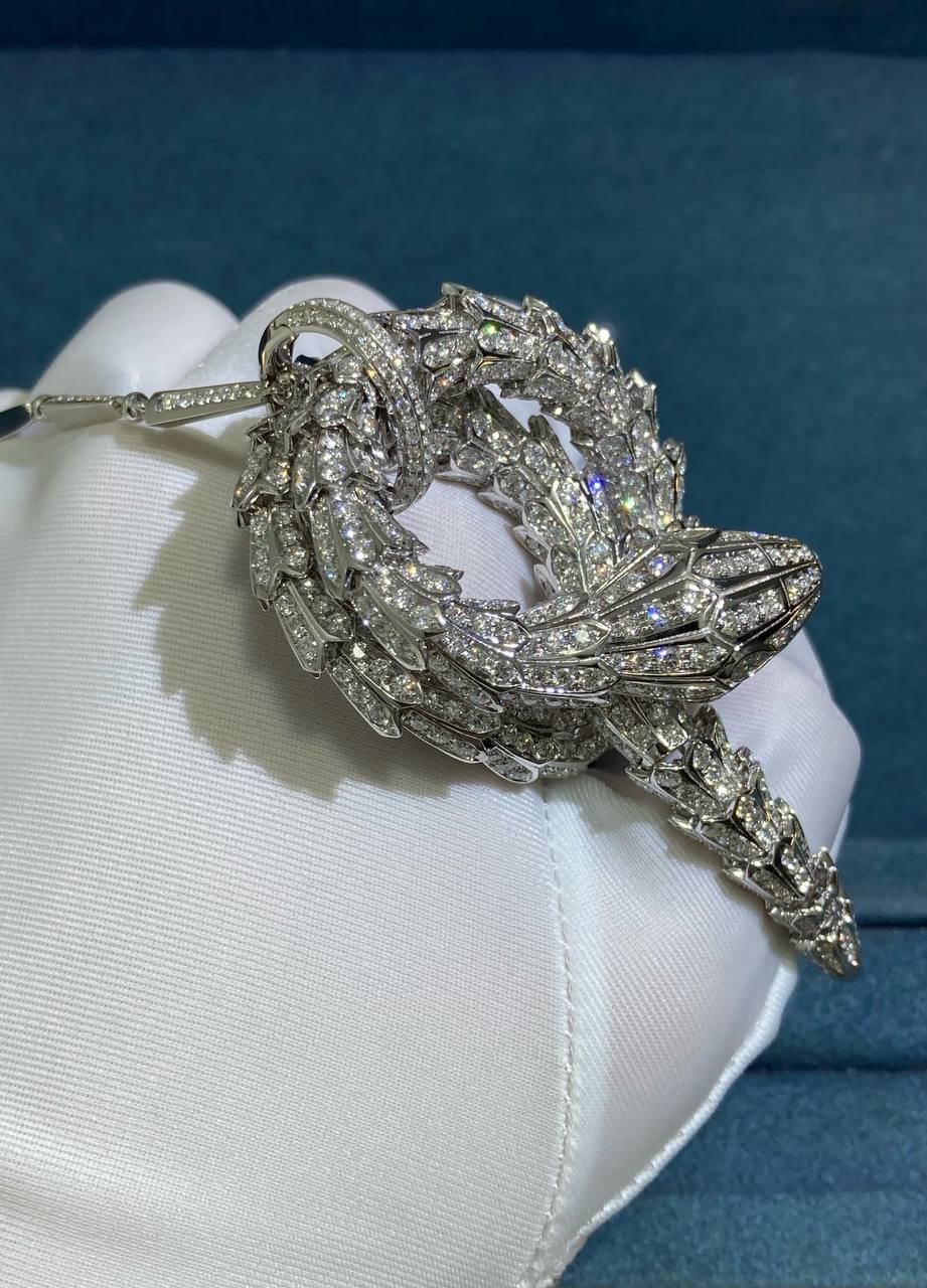 Serpenti full pave diamond pendant, Large model