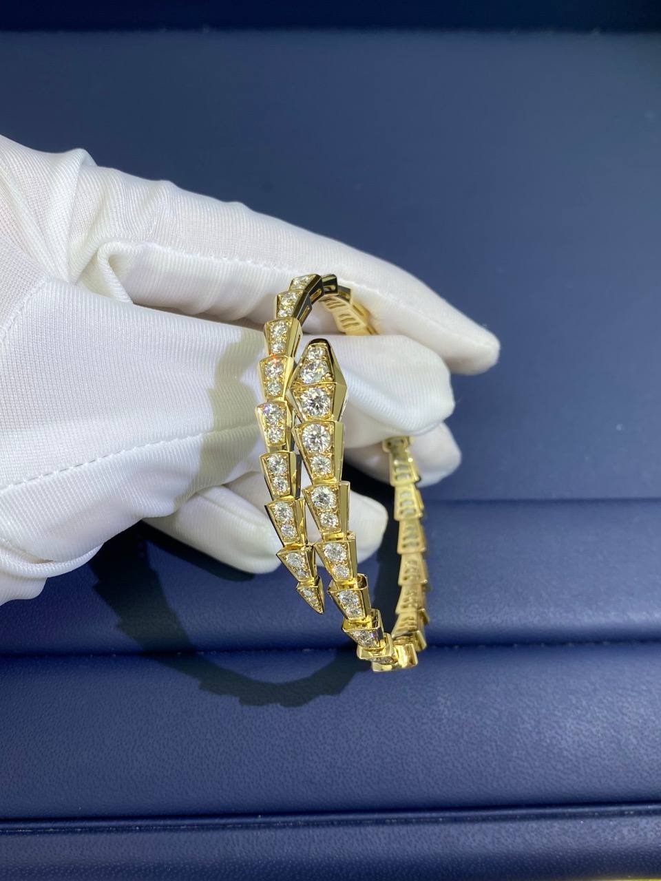 Serpenti full pave diamond bracelet, Classic model