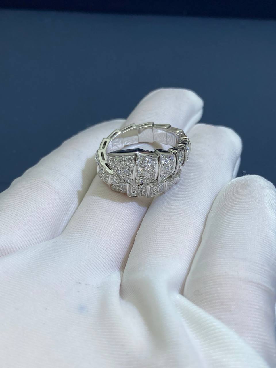 Serpenti full pave diamond ring, Large model