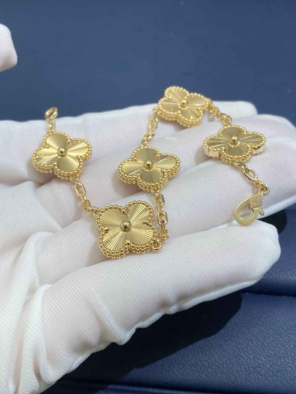 VC Guilloche bracelet